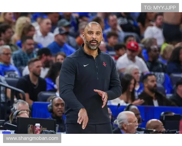 乌度卡称申京四号位外线进攻更具威胁 强调其出色传球能力